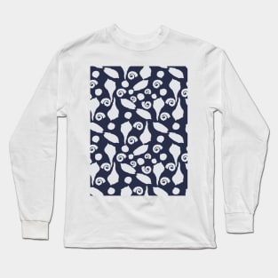 Summer Seashell Silhouettes Pattern - White on Navy Blue Long Sleeve T-Shirt